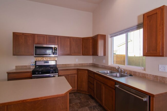 Building Photo - COMING SOON !! 4 Bed 2 bath 5 Mile Prairie newer home with open concept design