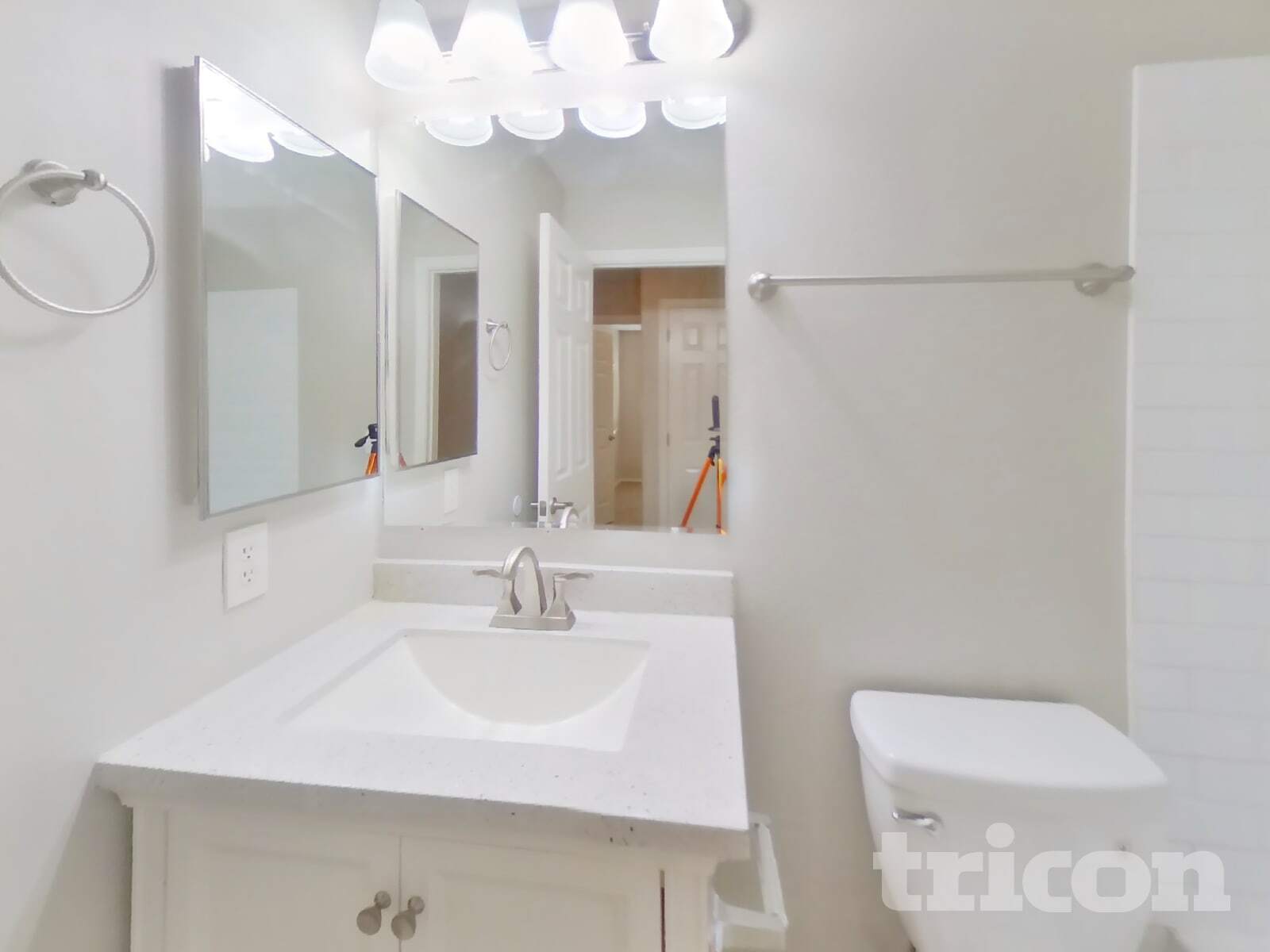 Building Photo - 525 N Val Vista Dr