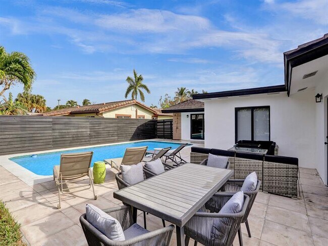 Building Photo - 5501 NE 18th Terrace