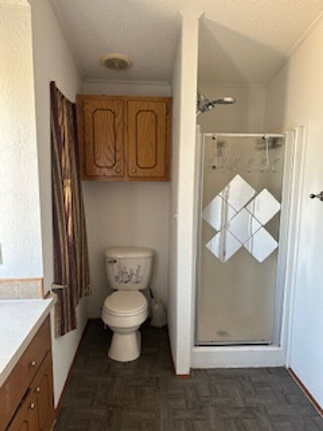 Building Photo - 3/2 single wide; all appliances provided