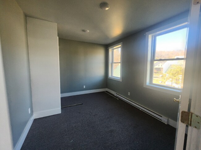 Building Photo - 66 Maple Ave