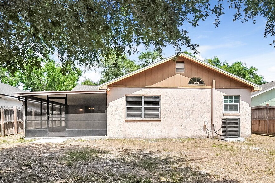 Building Photo - 6013 Crickethollow Dr