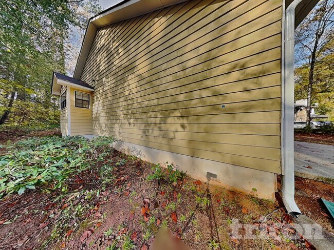 Building Photo - 1897 Falls Cove