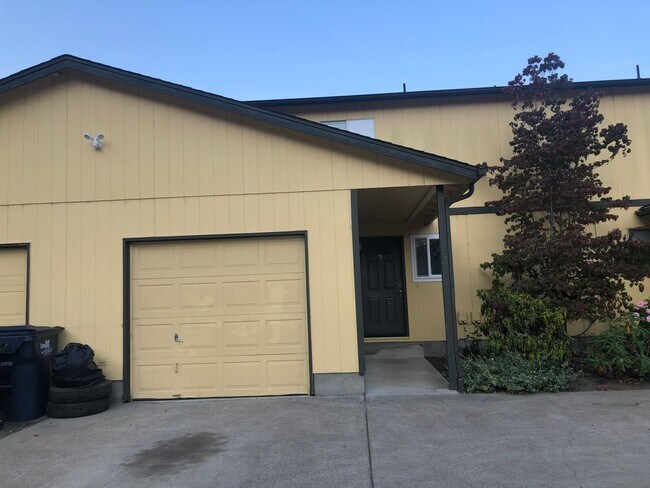 Building Photo - 226 S 59th St