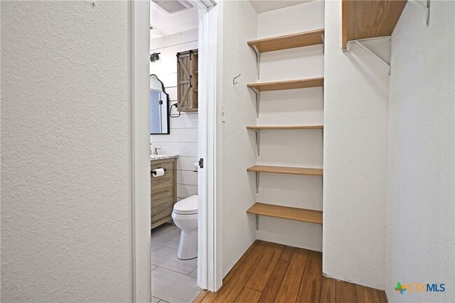 Building Photo - 953 River Bank