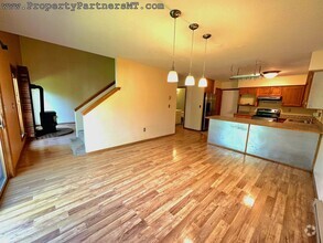 Building Photo - 4 Bed, 3.5 Bath Townhouse With Plenty of S...