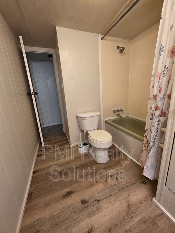 Building Photo - 300 Elberta Ave