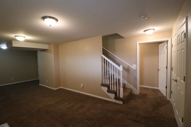 Building Photo - Spacious Town home for rent!