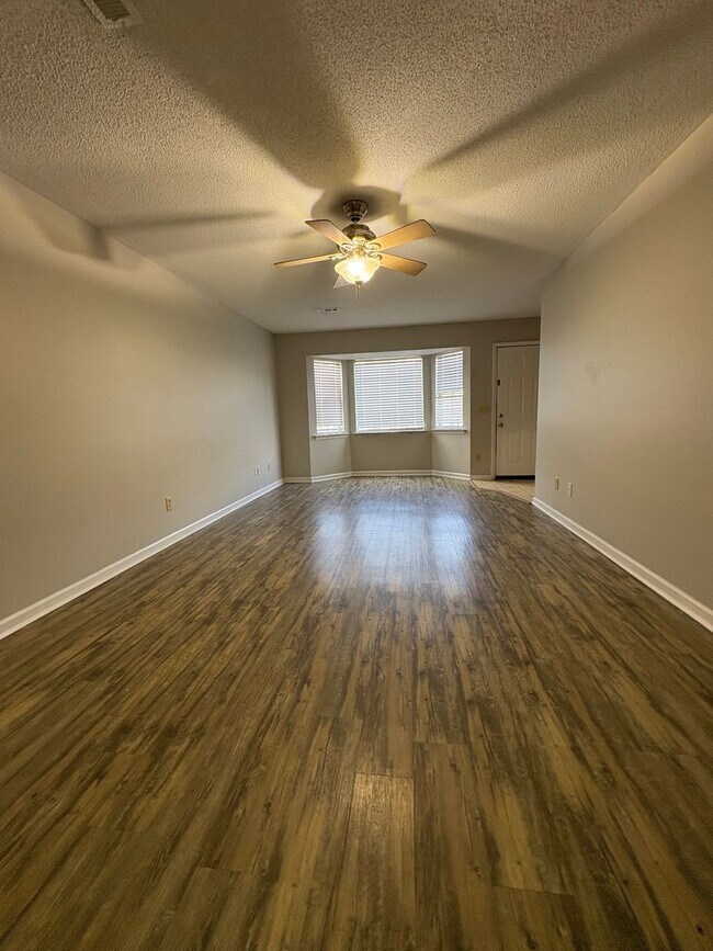 Building Photo - Daleville!