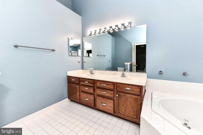 Building Photo - 4014 Rosemeade Dr