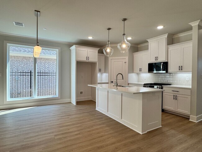 Building Photo - 9256 Villas Ct