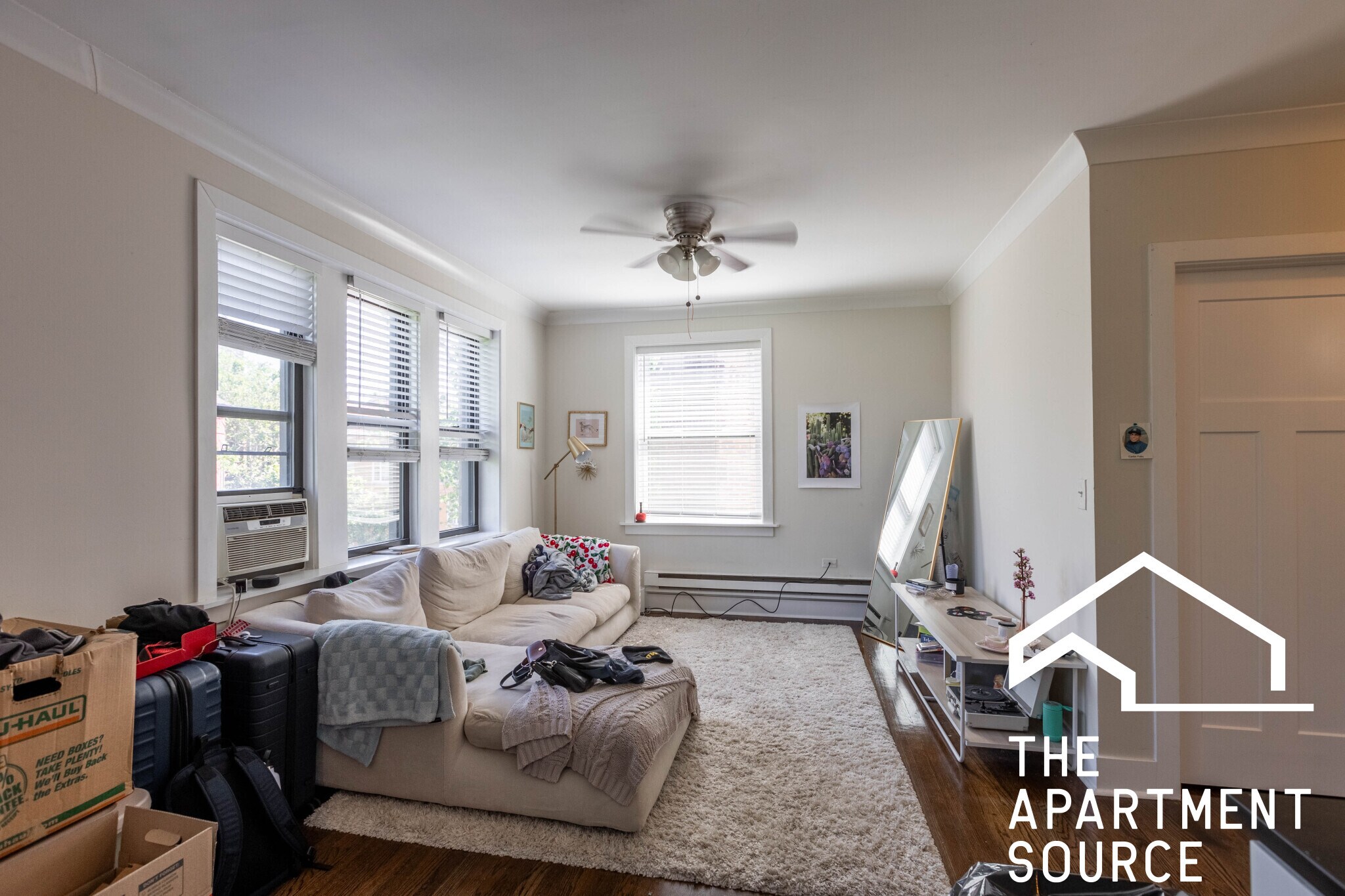 Building Photo - 839 W Cornelia Ave