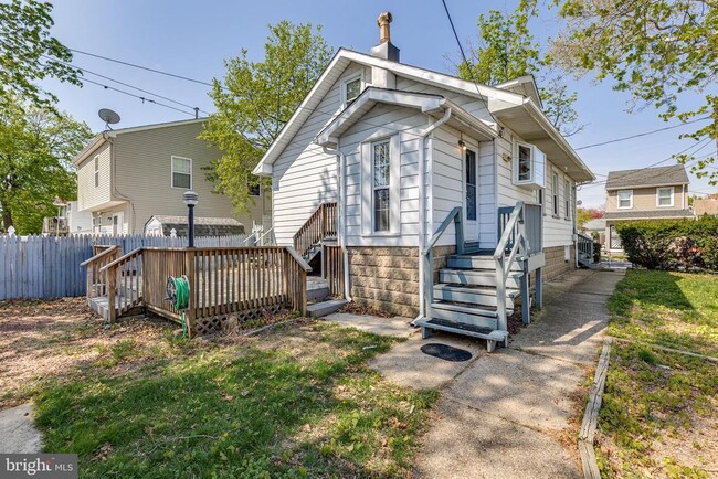 Building Photo - 427 Buttonwood St