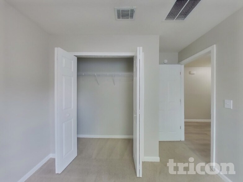 Building Photo - 12360 Anarania Dr