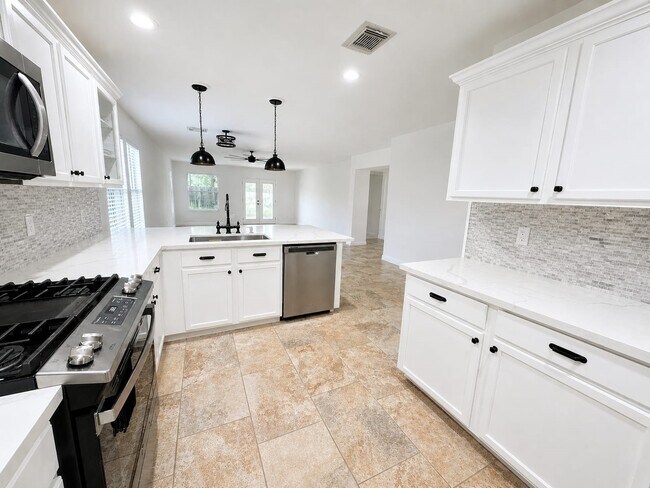 Building Photo - 1011 Backland Ct