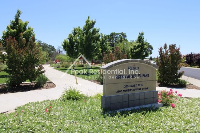Building Photo - Beautiful Newer Roseville 3bd/2.5ba Home i...