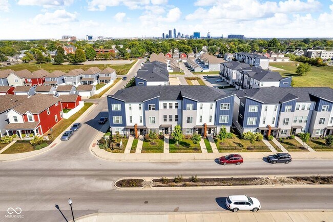 Building Photo - 315 Steeples Blvd