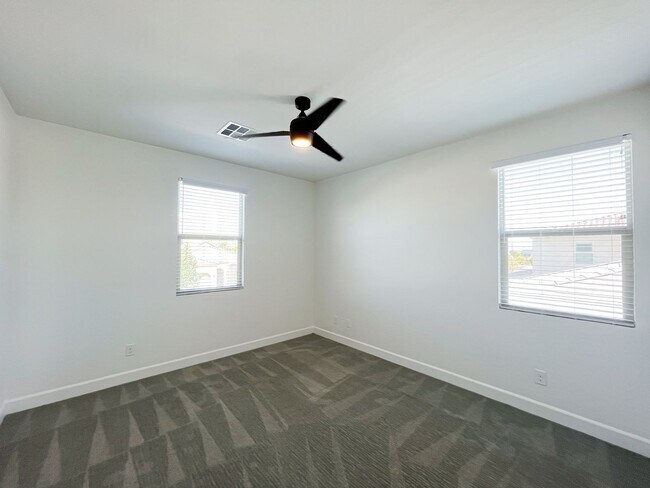 Building Photo - Exquisite Luxury Rental in Prestigious Gated Tule Springs Community