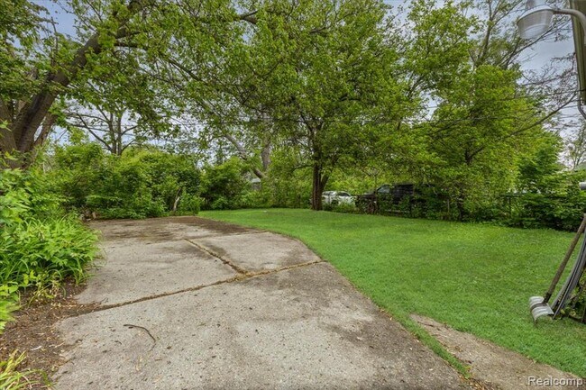 Building Photo - 18697 Sunderland Rd