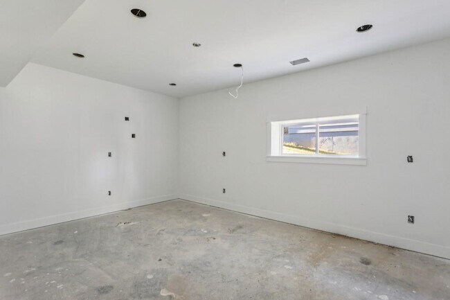 Building Photo - 3346 Kenyon Creek Dr NW