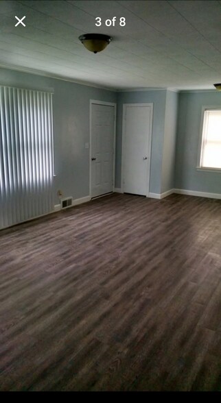 Building Photo - 1117 Hall St