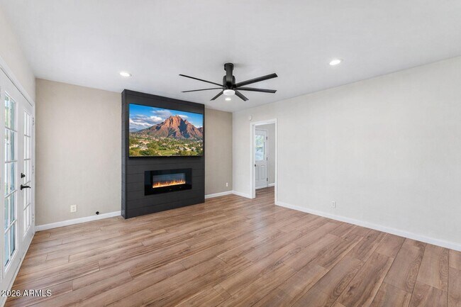 Building Photo - 8302 E Windsor Ave