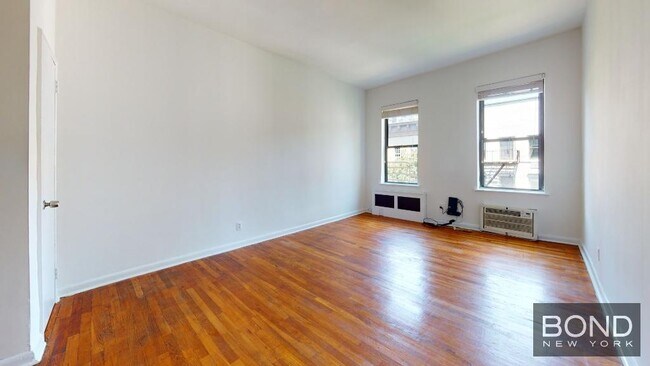 Primary Photo - 324 E 83rd St