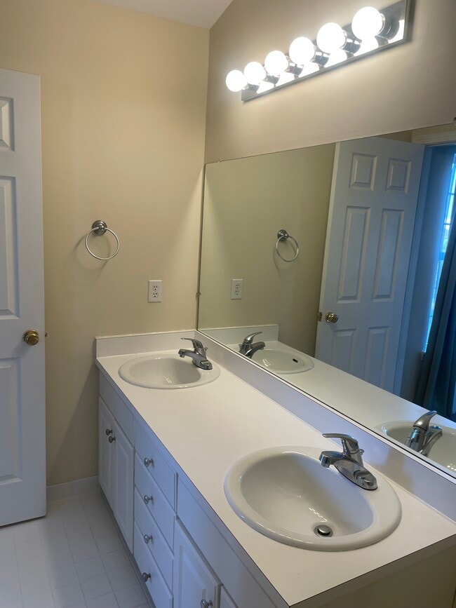 Building Photo - 1727 Andover Blvd