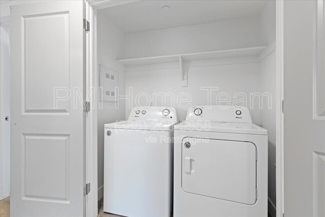 Building Photo - 3378 Washington Blvd