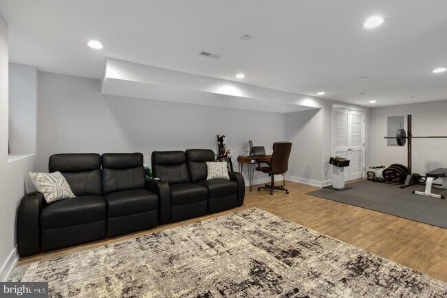 Building Photo - 2707 W Stiles St