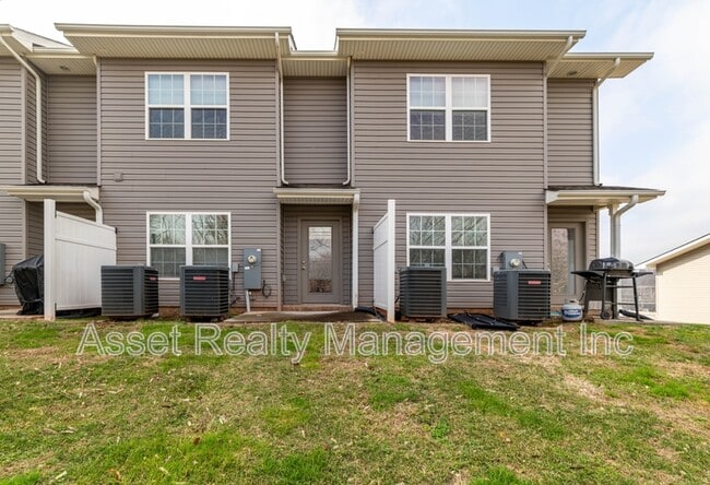 Building Photo - 924 Warrior Hill Dr