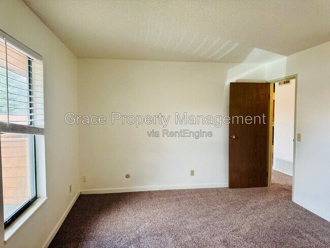 Building Photo - 3275 S Ammons St