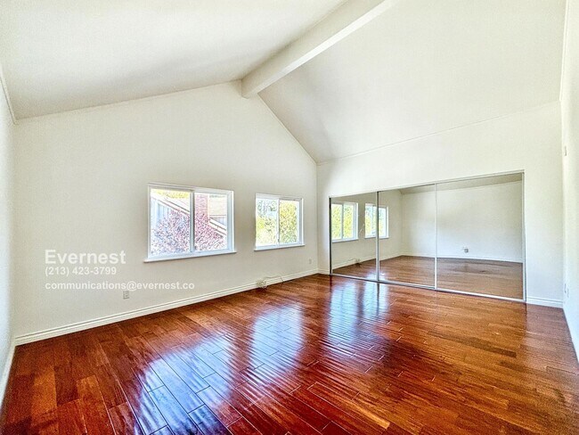 Building Photo - 10211 Clematis Ct