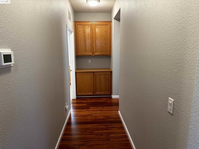 Building Photo - 575 Quindell Way