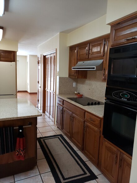 Building Photo - 9628 Merion Cir NE