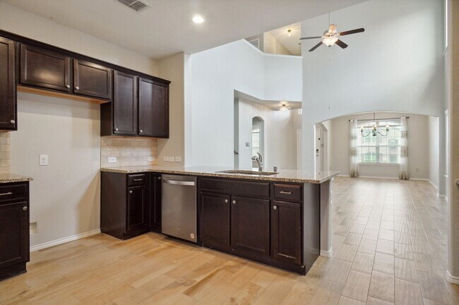 Building Photo - Incredible Home in Primrose Xing close to ...