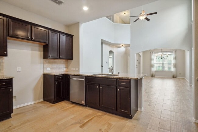 Building Photo - Incredible Home in Primrose Xing close to Chisholm Trail Pkwy & Benbrook Lake