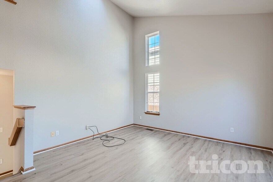 Building Photo - 446 W 116th Pl