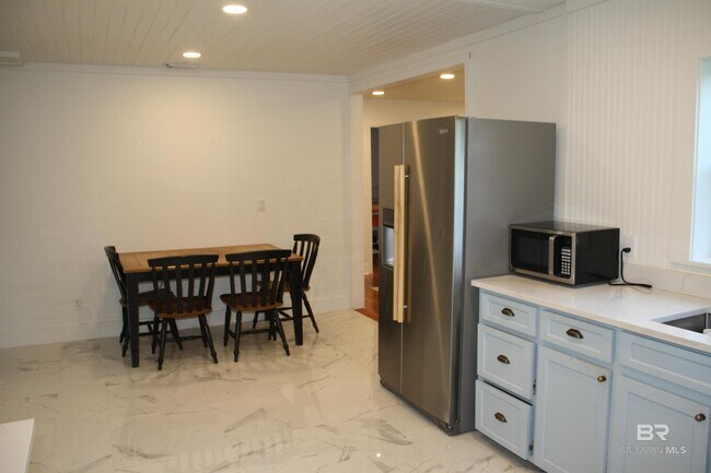 Building Photo - 852 Prospect Ave