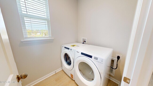 Building Photo - 299 Spruce Hl Pt
