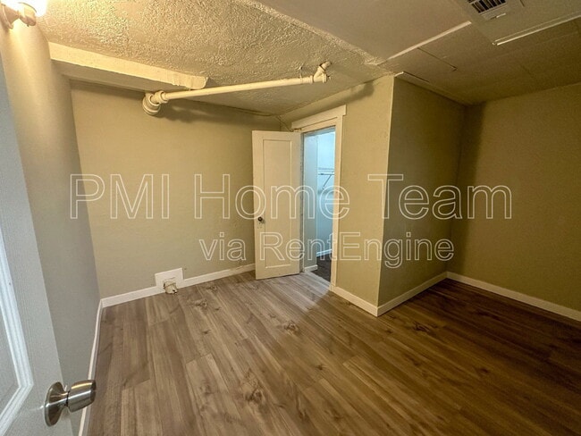 Building Photo - 889 Bel Mar Dr