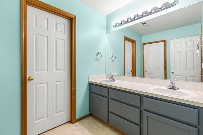 Building Photo - 18438 SE Stephens St