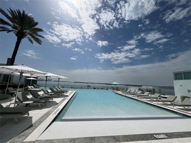 Building Photo - 1331 Brickell Bay Dr