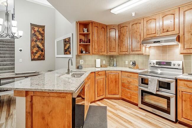 Building Photo - Updated 3bed/3bath! 1 car garage! Heat inc...
