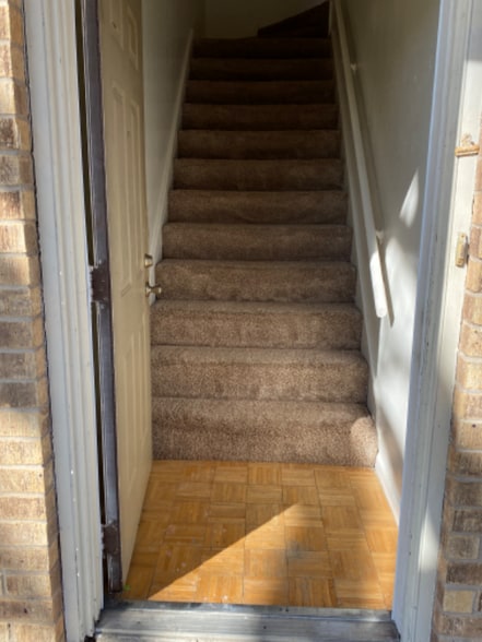 Building Photo - 402 Summer Ct