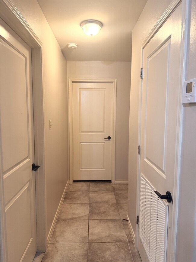 Building Photo - 616 Waxwing Cedar Drive