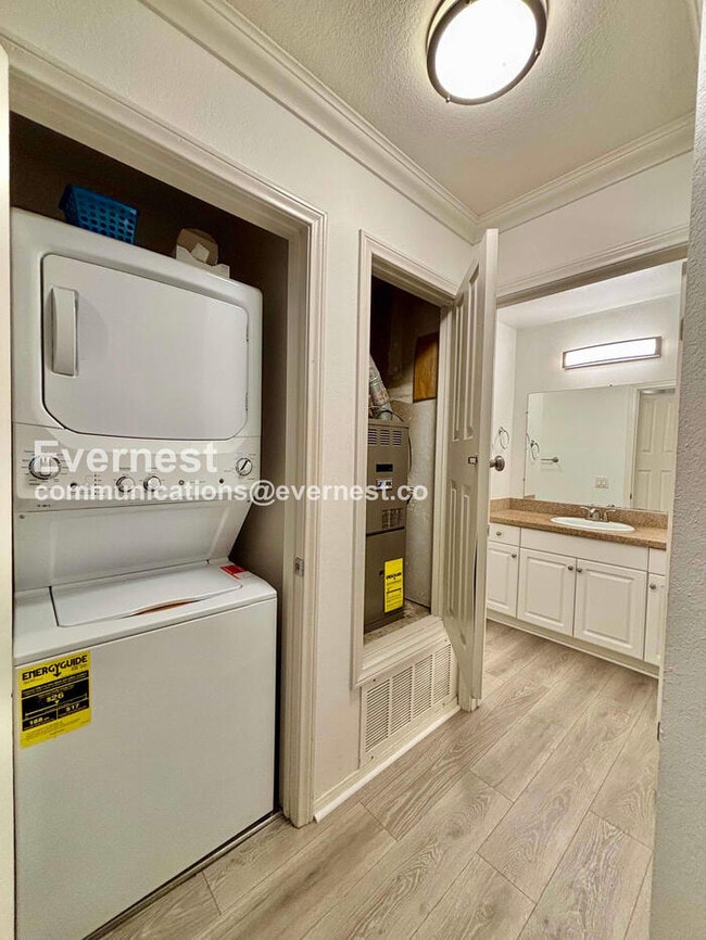 Building Photo - 3557 Paseo De Francisco