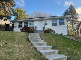 Building Photo - 1132 40th Ave NE