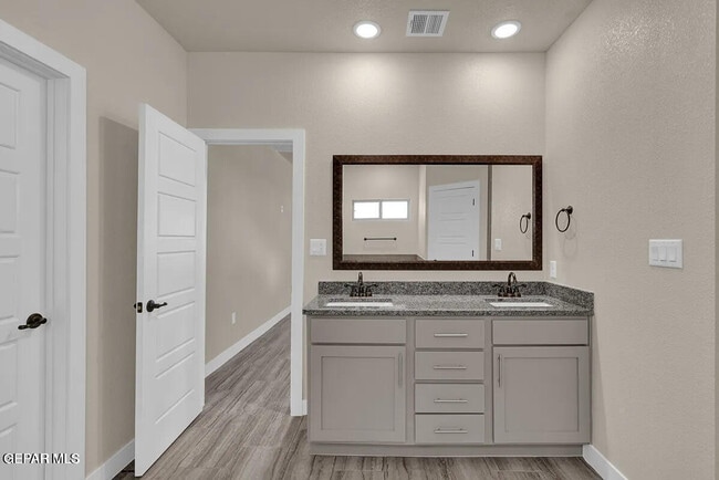 Building Photo - 740 Paseo Dulce Ave