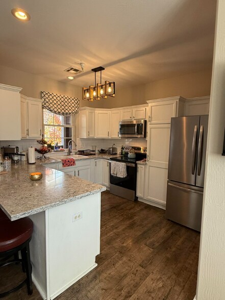 Building Photo - 2423 W Silverton Dr